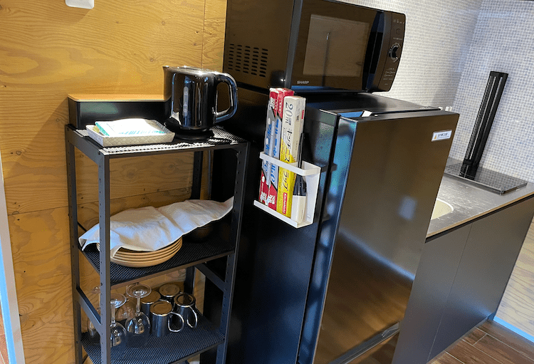 ドッググランピング河口湖には電子レンジなどもある