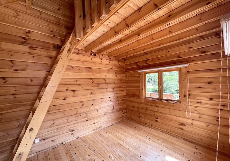 フォレストドーム付知峡の犬と泊まれるログハウスの室内