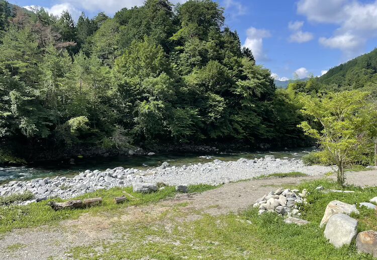 フォレストドーム付知峡の中を流れる川