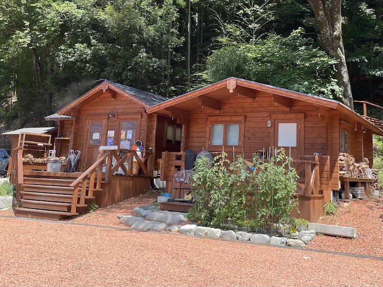 フォレストドーム付知峡の受付棟