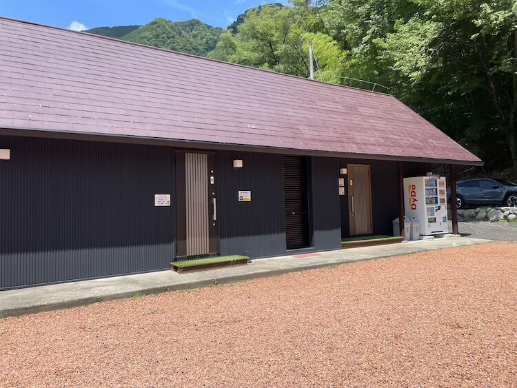フォレストドーム付知峡のトイレ・シャワー棟