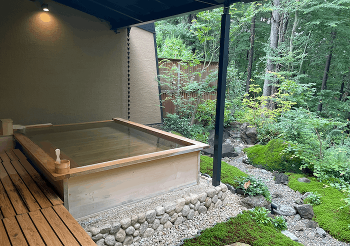 犬連れ宿泊できる八ヶ岳アイカフェファームの露天風呂