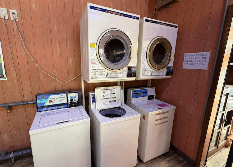 コインランドリーは100円玉が必要